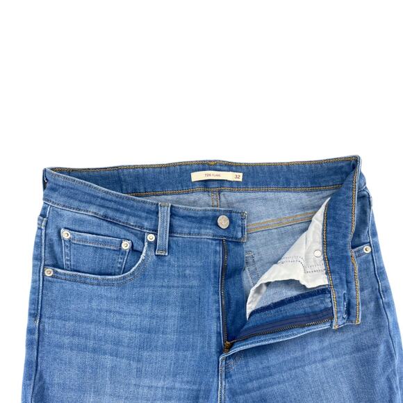 Levi’s 726 High Rise Flare Jeans Women’s Size 32 Distressed Knee Medium Wash - Picture 3 of 5